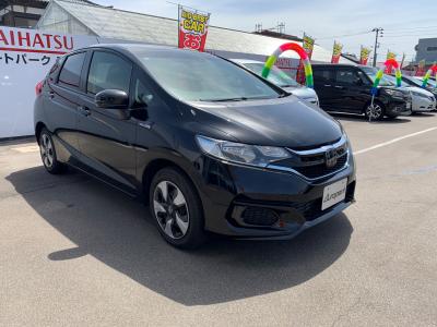 �t�B�b�g�@�V�����Îԁ@H29�N6����ϲ��݂Ō���^�ɂȂ�F&R����߰�޻޲ݓ���ύX�ʲ��د�ނ�1.5L�ݼ�݂�Ӱ����7��DCT��g�������R��36.4km/L������́����ذ&�߯���������������ٵ��AC��VSA������h�~�ق���߼�݂́����޾ݼݸ�(ڰ�ް��ڰ��ڰ�ް�ٰ��C)����ذ���&�ޯ���ׁ�ETC���t���Ă��܂�!