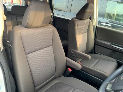 �t���[�h�n�C�u���b�h�@�V�����Îԁ@1.5L�ݼ�݂�ʲ��د�޼��т�7��AT�ŔR���WLTC20.8km/L�R1�N10����ϲ��݂�����̪�����ƭ��١�����޾ݼݸ�(ڰ�ް��ڰ��ڰ�ް�ٰ��)��������ܰ�ײ���ޱ��LEDͯ��ײā����ذ&�߯������������AC����ޑ����p��߼��PKG(�ޯ���ץ�ñ�ݸ��Ӻ�)��ETC�ق���߼�݂́���ذ���1���TV�Ȃǂ𑕔�!