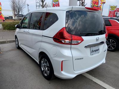 �t���[�h�n�C�u���b�h�@�V�����Îԁ@1.5L�ݼ�݂�ʲ��د�޼��т�7��AT�ŔR���WLTC20.8km/L�R1�N10����ϲ��݂�����̪�����ƭ��١�����޾ݼݸ�(ڰ�ް��ڰ��ڰ�ް�ٰ��)��������ܰ�ײ���ޱ��LEDͯ��ײā����ذ&�߯������������AC����ޑ����p��߼��PKG(�ޯ���ץ�ñ�ݸ��Ӻ�)��ETC�ق���߼�݂́���ذ���1���TV�Ȃǂ𑕔�!