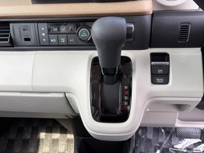 �m�@�a�n�w�@�V�����Îԁ@R5�N10����������ݼޡ�����STOP&CVT�ŔR���WLTC19.4km/L������޾ݼݸ�(ڰ�ް��ڰ�����ǎx��ڰ�ް�ٰ��)����ܰ�ײ���ޱ��LEDͯ��ײā����ذ&�߯������������AC����ޑ���SPL�߯�(�ޯ���ד�)�Ȃǂ��t���Ă��܂��