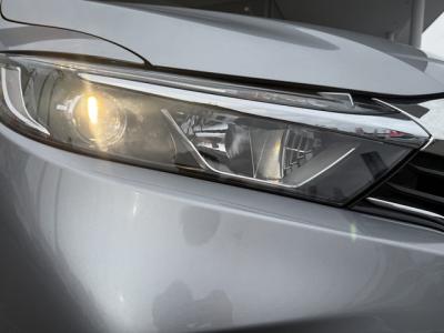 �V���g���@�V�����Îԁ@R1�N5����ϲŰ��ݼނŌ���^�ɡ�O������߰�޻޲݂Ȃǂ�ύX�������޾ݼݸ�(ڰ�ް��ڰ������ّ��Ǖtڰ�ް�ٰ��)���̗p�1.5L�ݼ�݂�7��AT�ŔR���25.2km/L��������e�́����ذ&�߯������������AC���d���i�[�ޱ�װ����ײ�޼���׽�ق����߼�݂́���ذ����پ��TV����ޑ���PKG(�ޯ���ץ�ñ�ݸ��Ӻ�)��ETC���t���Ă��܂�!