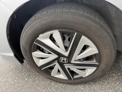 �V���g���@�V�����Îԁ@R1�N5����ϲŰ��ݼނŌ���^�ɡ�O������߰�޻޲݂Ȃǂ�ύX�������޾ݼݸ�(ڰ�ް��ڰ������ّ��Ǖtڰ�ް�ٰ��)���̗p�1.5L�ݼ�݂�7��AT�ŔR���25.2km/L��������e�́����ذ&�߯������������AC���d���i�[�ޱ�װ����ײ�޼���׽�ق����߼�݂́���ذ����پ��TV����ޑ���PKG(�ޯ���ץ�ñ�ݸ��Ӻ�)��ETC���t���Ă��܂�!