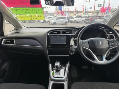 �V���g���@�V�����Îԁ@R1�N5����ϲŰ��ݼނŌ���^�ɡ�O������߰�޻޲݂Ȃǂ�ύX�������޾ݼݸ�(ڰ�ް��ڰ������ّ��Ǖtڰ�ް�ٰ��)���̗p�1.5L�ݼ�݂�7��AT�ŔR���25.2km/L��������e�́����ذ&�߯������������AC���d���i�[�ޱ�װ����ײ�޼���׽�ق����߼�݂́���ذ����پ��TV����ޑ���PKG(�ޯ���ץ�ñ�ݸ��Ӻ�)��ETC���t���Ă��܂�!