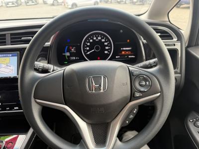 �V���g���@�V�����Îԁ@R1�N5����ϲŰ��ݼނŌ���^�ɡ�O������߰�޻޲݂Ȃǂ�ύX�������޾ݼݸ�(ڰ�ް��ڰ������ّ��Ǖtڰ�ް�ٰ��)���̗p�1.5L�ݼ�݂�7��AT�ŔR���25.2km/L��������e�́����ذ&�߯������������AC���d���i�[�ޱ�װ����ײ�޼���׽�ق����߼�݂́���ذ����پ��TV����ޑ���PKG(�ޯ���ץ�ñ�ݸ��Ӻ�)��ETC���t���Ă��܂�!