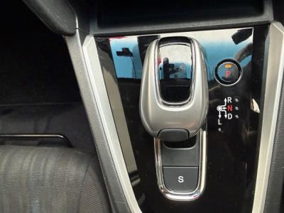 �V���g���@�V�����Îԁ@R1�N5����ϲŰ��ݼނŌ���^�ɡ�O������߰�޻޲݂Ȃǂ�ύX�������޾ݼݸ�(ڰ�ް��ڰ������ّ��Ǖtڰ�ް�ٰ��)���̗p�1.5L�ݼ�݂�7��AT�ŔR���25.2km/L��������e�́����ذ&�߯������������AC���d���i�[�ޱ�װ����ײ�޼���׽�ق����߼�݂́���ذ����پ��TV����ޑ���PKG(�ޯ���ץ�ñ�ݸ��Ӻ�)��ETC���t���Ă��܂�!