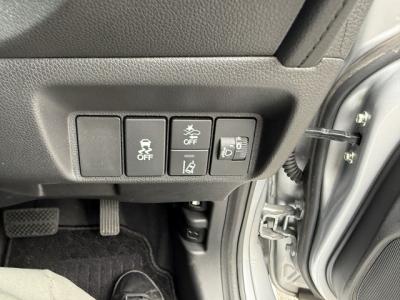 �V���g���@�V�����Îԁ@R1�N5����ϲŰ��ݼނŌ���^�ɡ�O������߰�޻޲݂Ȃǂ�ύX�������޾ݼݸ�(ڰ�ް��ڰ������ّ��Ǖtڰ�ް�ٰ��)���̗p�1.5L�ݼ�݂�7��AT�ŔR���25.2km/L��������e�́����ذ&�߯������������AC���d���i�[�ޱ�װ����ײ�޼���׽�ق����߼�݂́���ذ����پ��TV����ޑ���PKG(�ޯ���ץ�ñ�ݸ��Ӻ�)��ETC���t���Ă��܂�!