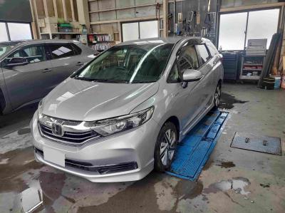 �V���g���@�V�����Îԁ@R1�N5����ϲŰ��ݼނŌ���^�ɡ�O������߰�޻޲݂Ȃǂ�ύX�������޾ݼݸ�(ڰ�ް��ڰ������ّ��Ǖtڰ�ް�ٰ��)���̗p�1.5L�ݼ�݂�7��AT�ŔR���25.2km/L��������e�́����ذ&�߯������������AC���d���i�[�ޱ�װ����ײ�޼���׽�ق����߼�݂́���ذ����پ��TV����ޑ���PKG(�ޯ���ץ�ñ�ݸ��Ӻ�)��ETC���t���Ă��܂�!