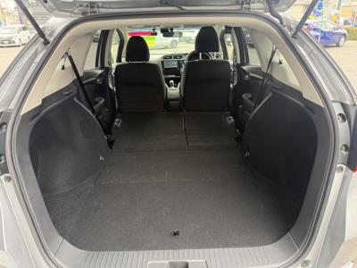 �V���g���@�V�����Îԁ@R1�N5����ϲŰ��ݼނŌ���^�ɡ�O������߰�޻޲݂Ȃǂ�ύX�������޾ݼݸ�(ڰ�ް��ڰ������ّ��Ǖtڰ�ް�ٰ��)���̗p�1.5L�ݼ�݂�7��AT�ŔR���25.2km/L��������e�́����ذ&�߯������������AC���d���i�[�ޱ�װ����ײ�޼���׽�ق����߼�݂́���ذ����پ��TV����ޑ���PKG(�ޯ���ץ�ñ�ݸ��Ӻ�)��ETC���t���Ă��܂�!