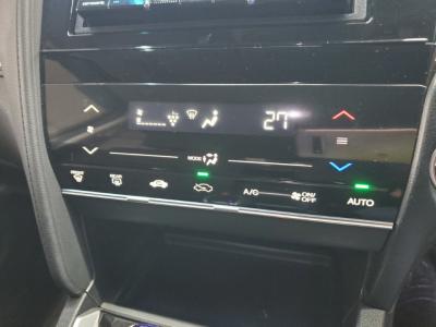 �V���g���@�V�����Îԁ@�l�C��ʲ��د�ޡ̨��HV�Ɠ���1.5L�ݼ��&Ӱ����7��AT�ŔR���34.4km/L!̨�Ă��40cm������Ᏸ�ōL��׹ޯ�޽�߰�������́����ذ&�߯�����ā����AC���߼�݂́���ذ����پ��TV���ޯ���ׁ�ETC�Ȃǂ��t���Ă��܂�!