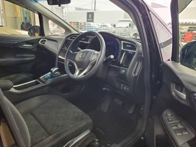 �V���g���@�V�����Îԁ@�l�C��ʲ��د�ޡ̨��HV�Ɠ���1.5L�ݼ��&Ӱ����7��AT�ŔR���34.4km/L!̨�Ă��40cm������Ᏸ�ōL��׹ޯ�޽�߰�������́����ذ&�߯�����ā����AC���߼�݂́���ذ����پ��TV���ޯ���ׁ�ETC�Ȃǂ��t���Ă��܂�!