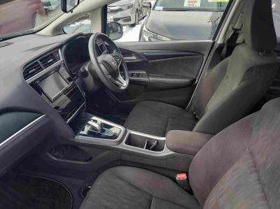 �V���g���@�V�����Îԁ@RR5�N�ŏI�^��ʐ����Ȃ�4WD�ł�!1�N5����ϲ��݂őO������߰�Ȃǂ�ύX������^�ɡ1.5L�ݼ�݂�7��AT�ŔR���WLTC22.0km/L!�����́����޾ݼݸ�(ڰ�ް��ڰ������ّ��Ǖtڰ�ް�ٰ��)�����ذ&�߯�����ā����AC���d���i�[�ޱ�װ��ܲ�߰�ޱ����ق����߼�݂́���ذ���&�ޯ���ׁ�ETC���t���Ă��܂�!