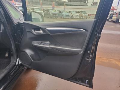 �V���g���@�V�����Îԁ@R1�N5����ϲŰ��ݼނŌ���^�ɂȂ�O������߰�޻޲݂Ȃǂ�ύX�1.5L�ݼ�݂�7��AT�ŔR���WLTC24.8km/L!�����޾ݼݸ�(ڰ�ް��ڰ������َx���tڰ�ް�ٰ��)�����ذ����ޑ���PKG(�ޯ���ץ�ñ�ݸ��ӺݥETC)��LEDͯ��ײ�&̫�ށ�ܲ�߰�ޱ���������ټ��ā�F���˰���ق���߼�݂́�8�������پ��TV���t���Ă��܂�!