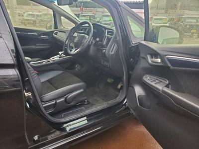 �V���g���@�V�����Îԁ@R1�N5����ϲŰ��ݼނŌ���^�ɂȂ�O������߰�޻޲݂Ȃǂ�ύX�1.5L�ݼ�݂�7��AT�ŔR���WLTC24.8km/L!�����޾ݼݸ�(ڰ�ް��ڰ������َx���tڰ�ް�ٰ��)�����ذ����ޑ���PKG(�ޯ���ץ�ñ�ݸ��ӺݥETC)��LEDͯ��ײ�&̫�ށ�ܲ�߰�ޱ���������ټ��ā�F���˰���ق���߼�݂́�8�������پ��TV���t���Ă��܂�!