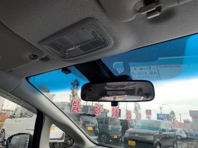 �V���g���@�V�����Îԁ@R1�N5����ϲŰ��ݼނŌ���^�ɡ�O������߰�޻޲݂Ȃǂ�ύX�������޾ݼݸ�(ڰ�ް��ڰ������ّ��Ǖtڰ�ް�ٰ��)���̗p�1.5L�ݼ�݂�7��AT�ŔR���25.2km/L��������e�́����ذ&�߯������������AC���d���i�[�ޱ�װ����ײ�޼���׽��CD���߂Ȃǂ��t���Ă��܂��I