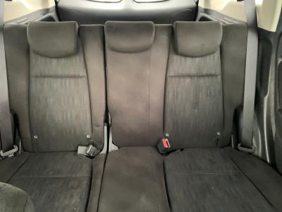 �V���g���@�V�����Îԁ@R1�N5����ϲŰ��ݼނŌ���^�ɡ�O������߰�޻޲݂Ȃǂ�ύX�������޾ݼݸ�(ڰ�ް��ڰ������ّ��Ǖtڰ�ް�ٰ��)���̗p�1.5L�ݼ�݂�7��AT�ŔR���25.2km/L��������e�́����ذ&�߯������������AC���d���i�[�ޱ�װ����ײ�޼���׽��CD���߂Ȃǂ��t���Ă��܂��I