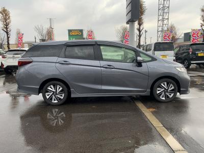 �V���g���@�V�����Îԁ@R1�N5����ϲŰ��ݼނŌ���^�ɡ�O������߰�޻޲݂Ȃǂ�ύX�������޾ݼݸ�(ڰ�ް��ڰ������ّ��Ǖtڰ�ް�ٰ��)���̗p�1.5L�ݼ�݂�7��AT�ŔR���25.2km/L��������e�́����ذ&�߯������������AC���d���i�[�ޱ�װ����ײ�޼���׽��CD���߂Ȃǂ��t���Ă��܂��I