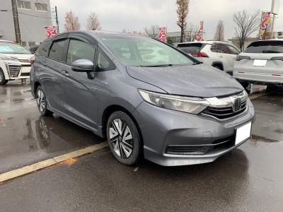 �V���g���@�V�����Îԁ@R1�N5����ϲŰ��ݼނŌ���^�ɡ�O������߰�޻޲݂Ȃǂ�ύX�������޾ݼݸ�(ڰ�ް��ڰ������ّ��Ǖtڰ�ް�ٰ��)���̗p�1.5L�ݼ�݂�7��AT�ŔR���25.2km/L��������e�́����ذ&�߯������������AC���d���i�[�ޱ�װ����ײ�޼���׽��CD���߂Ȃǂ��t���Ă��܂��I