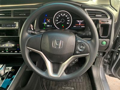 �V���g���@�V�����Îԁ@R1�N5����ϲŰ��ݼނŌ���^�ɡ�O������߰�޻޲݂Ȃǂ�ύX�������޾ݼݸ�(ڰ�ް��ڰ������ّ��Ǖtڰ�ް�ٰ��)���̗p�1.5L�ݼ�݂�7��AT�ŔR���25.2km/L��������e�́����ذ&�߯������������AC���d���i�[�ޱ�װ����ײ�޼���׽��CD���߂Ȃǂ��t���Ă��܂��I