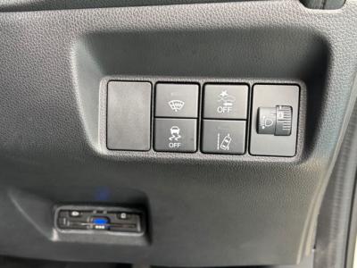 �V���g���@�V�����Îԁ@R1�N5����ϲŰ��ݼނŌ���^�ɡ�O������߰�޻޲݂Ȃǂ�ύX�������޾ݼݸ�(ڰ�ް��ڰ������ّ��Ǖtڰ�ް�ٰ��)���̗p�1.5L�ݼ�݂�7��AT�ŔR���25.2km/L��������e�́����ذ&�߯������������AC���d���i�[�ޱ�װ����ײ�޼���׽�ق����߼�݂́���ذ���&�ޯ���ׁ�ETC���t���Ă��܂��I