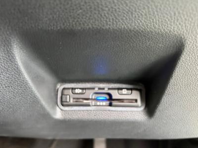 �V���g���@�V�����Îԁ@R1�N5����ϲŰ��ݼނŌ���^�ɡ�O������߰�޻޲݂Ȃǂ�ύX�������޾ݼݸ�(ڰ�ް��ڰ������ّ��Ǖtڰ�ް�ٰ��)���̗p�1.5L�ݼ�݂�7��AT�ŔR���25.2km/L��������e�́����ذ&�߯������������AC���d���i�[�ޱ�װ����ײ�޼���׽�ق����߼�݂́���ذ���&�ޯ���ׁ�ETC���t���Ă��܂��I