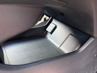 �V���g���@�V�����Îԁ@�l�C��ʲ��د�ޡ̨��HV�Ɠ���1.5L�ݼ��&Ӱ����7��AT�ŔR���34.4km/L!̨�Ă��40cm������Ᏸ�ōL��׹ޯ�޽�߰�������́����ذ&�߯�����ā����AC����ײ�޼���׽���߼�݂́���ذ��ށ��ޯ���ׁ�ETC�Ȃǂ��t���Ă��܂�!