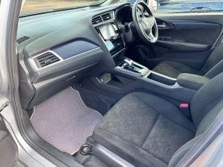 �V���g���@�V�����Îԁ@�l�C��ʲ��د�ޡ̨��HV�Ɠ���1.5L�ݼ��&Ӱ����7��AT�ŔR���34.4km/L!̨�Ă��40cm������Ᏸ�ōL��׹ޯ�޽�߰�������́����ذ&�߯�����ā����AC����ײ�޼���׽���߼�݂́���ذ��ށ��ޯ���ׁ�ETC�Ȃǂ��t���Ă��܂�!