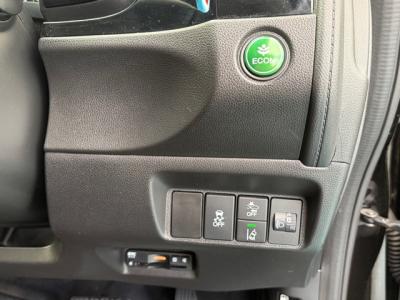 �V���g���@�V�����Îԁ@R1�N5����ϲŰ��ݼނŌ���^�ɡ�O������߰�޻޲݂Ȃǂ�ύX�������޾ݼݸ�(ڰ�ް��ڰ������ّ��Ǖtڰ�ް�ٰ��)���̗p�1.5L�ݼ�݂�7��AT�ŔR���25.2km/L��������e�́����ذ&�߯������������AC���d���i�[�ޱ�װ����ײ�޼���׽�ق����߼�݂́���ذ����پ��TV&�ޯ���ׁ�ETC���t���Ă��܂��I