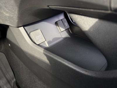 �V���g���@�V�����Îԁ@R1�N5����ϲŰ��ݼނŌ���^�ɡ�O������߰�޻޲݂Ȃǂ�ύX�������޾ݼݸ�(ڰ�ް��ڰ������ّ��Ǖtڰ�ް�ٰ��)���̗p�1.5L�ݼ�݂�7��AT�ŔR���25.2km/L��������e�́����ذ&�߯������������AC���d���i�[�ޱ�װ����ײ�޼���׽�ق����߼�݂́���ذ����پ��TV&�ޯ���ׁ�ETC���t���Ă��܂��I