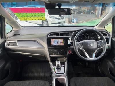 �V���g���@�V�����Îԁ@R1�N5����ϲŰ��ݼނŌ���^�ɡ�O������߰�޻޲݂Ȃǂ�ύX�������޾ݼݸ�(ڰ�ް��ڰ������ّ��Ǖtڰ�ް�ٰ��)���̗p�1.5L�ݼ�݂�7��AT�ŔR���25.2km/L��������e�́����ذ&�߯������������AC���d���i�[�ޱ�װ����ײ�޼���׽�ق����߼�݂́���ذ����پ��TV&�ޯ���ׁ�ETC���t���Ă��܂��I