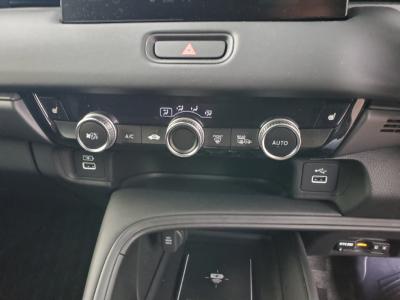 ���F�[���@�V�����Îԁ@R3�N4������������ݼޡ1.5L�ݼ�݂ɔ��d�Ƌ쓮�p��2Ӱ��ʲ��د�޼��т�V�̗p����R���WLTC22.0km/L������́����޾ݼݸ�(ڰ�ް�ٰ��)��LEDͯ��ײā�16�����Ё����AC�����ذ��F���˰����LED̫�ށ�ܲ�߰�ޱ����ق���߼�݂́�9�������پ��TV����ޑ����p��߼��PKG(�ޯ���ץ����ٽ���)���t���Ă��܂��I