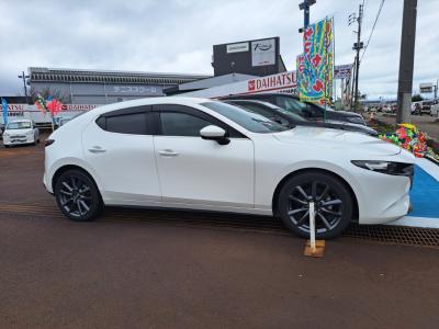 �l�`�y�c�`�R�t�@�X�g�o�b�N�@�V�����Îԁ@R1�N�ɱ��ׂ���������ݼނ���MAZDA3�i-STOP�t1.5L�ݼ�݂�6��AT�𓋍ڤ�R���WLTC16.6km/L������́�ڰ�ް��ڰ���ڰ�ް�ٰ�ށ�LEDͯ��ײā����ذ&�߯�����đ���8.8���DVDCD�پ��TV&�ޯ���ׁ�18�����Б���߼�݂́���ذ��ށ��O�����ں���t���Ă��܂�!