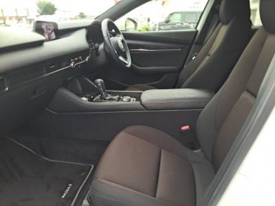 �l�`�y�c�`�R�t�@�X�g�o�b�N�@�V�����Îԁ@R1�N�ɱ��ׂ���������ݼނ���MAZDA3�i-STOP�t1.5L�ݼ�݂�6��AT�𓋍ڤ�R���WLTC16.6km/L������́�ڰ�ް��ڰ���ڰ�ް�ٰ�ށ�LEDͯ��ײā����ذ&�߯�����đ���8.8���DVDCD�پ��TV&�ޯ���ׁ�18�����Б���߼�݂́���ذ��ށ��O�����ں���t���Ă��܂�!