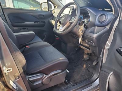 ���j�N���X�@�V�����Îԁ@2����޲�ނƌZ��Ԃ�ek�۽��O�H�ؼ��ق�SUV�炵���͋����޻޲ݡ�����ʲ��د��&CVT��4WD�ł��R���25.4km/L������́�LEDͯ��ײā�e����(ڰ�ް��ڰ�����݊ԈႢ�h�~�C�Ű��)����ڽ����ގ�t�߯����(6��߰�������ٽ���)���ײ���Լ�Ăق���߼�݂́���ذ����پ��TV�Ȃǂ��t���Ă��܂��