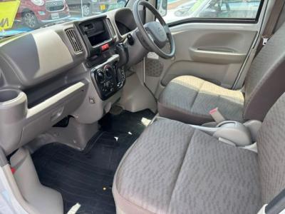 �~�j�L���u�o���@�V�����Îԁ@���ب�̎O�H�š2�����iӰ�ޕt5��AT�ŔR���19.0km/L!�����ؑւ����߰���ѕ�����������e�́��W���ޱۯ������݁�AMFM׼޵��ABS����ܲ�߰�Ȃǂ̂ق���߼�݂́����ϯā��ޱ�޲�ް��ETC���t���Ă��܂�!