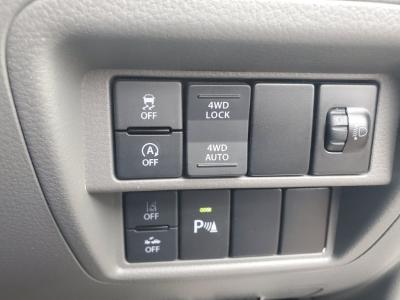 �~�j�L���u�o���@�V�����Îԁ@���بV�̎O�H�šR6�N3����ϲŰ��ݼނ�CVT���ς�V���ڂ������STOP�ƂŔR���WLTC16.4km/L��V���Ɂ���ڰ�LSD��2WD����4WD�LOCK4WD�𽲯��I���\��3Ӱ��4WD���̗p��ق������́��ϰ�ުݼ���ڰ���������ܰ����ށ���ڽ����ײ�޼���׽��USB�d���ق���߼�݂́���ذ���1���TV&�ޯ���ׁ�ETC�����ں���t���Ă��܂��