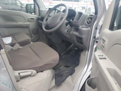 �~�j�L���u�o���@�V�����Îԁ@���بV�̎O�H�šR6�N3����ϲŰ��ݼނ�CVT���ς�V���ڂ������STOP�ƂŔR���WLTC16.4km/L��V���Ɂ���ڰ�LSD��2WD����4WD�LOCK4WD�𽲯��I���\��3Ӱ��4WD���̗p��ق������́��ϰ�ުݼ���ڰ���������ܰ����ށ���ڽ����ײ�޼���׽��USB�d���ق���߼�݂́���ذ���1���TV&�ޯ���ׁ�ETC�����ں���t���Ă��܂��