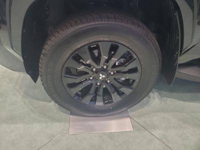 �g���C�g���@�V�����Îԁ@R6�N2��������{��14�N�Ԃ�ɔ̔����ꂽ�ײ�ݡW���ނ�5�l���Ť2.4L�ި�������޴ݼ�݂�6��AT�𓋍ڡ�����́�9�������پ��TV��360���׳���������e-����(ڰ�ް��ڰ��ڰ�ް�ٰ��)��LEDͯ��ײā��v��ܰ���&˰����18�����Ё��ޯ��ײŰ�Ȃǂ𑕔��