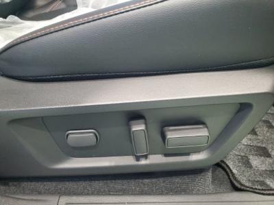 �g���C�g���@�V�����Îԁ@R6�N2��������{��14�N�Ԃ�ɔ̔����ꂽ�ײ�ݡW���ނ�5�l���Ť2.4L�ި�������޴ݼ�݂�6��AT�𓋍ڡ�����́�9�������پ��TV��360���׳���������e-����(ڰ�ް��ڰ��ڰ�ް�ٰ��)��LEDͯ��ײā��v��ܰ���&˰����18�����Ё��ޯ��ײŰ�Ȃǂ𑕔��