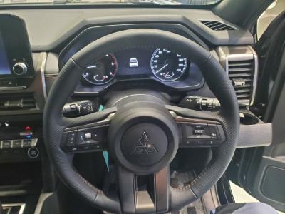 �g���C�g���@�V�����Îԁ@R6�N2��������{��14�N�Ԃ�ɔ̔����ꂽ�ײ�ݡW���ނ�5�l���Ť2.4L�ި�������޴ݼ�݂�6��AT�𓋍ڡ�����́�9�������پ��TV��360���׳���������e-����(ڰ�ް��ڰ��ڰ�ް�ٰ��)��LEDͯ��ײā��v��ܰ���&˰����18�����Ё��ޯ��ײŰ�Ȃǂ𑕔��