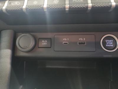 �g���C�g���@�V�����Îԁ@R6�N2��������{��14�N�Ԃ�ɔ̔����ꂽ�ײ�ݡW���ނ�5�l���Ť2.4L�ި�������޴ݼ�݂�6��AT�𓋍ڡ�����́�9�������پ��TV��360���׳���������e-����(ڰ�ް��ڰ��ڰ�ް�ٰ��)��LEDͯ��ײā��v��ܰ���&˰����18�����Ё��ޯ��ײŰ�Ȃǂ𑕔��