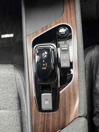 �I�[���@�V�����Îԁ@���бѺ��߸Ă̵�ס�O��Ӱ���쓮��4WD��ő���ܰ&�ٸ��ɰĂ����褔R���WLTC22.7Km/L!�������e�́��׳���V����&���ؼު��ٰ��װ���ϰ�ުݼ���ڰ���LEDͯ��ײā����ذ�����AC��17�����Ё�����nί���׽PKG(F���&�װ˰��)�ق���߼�݂́�9�������پ��TV���ر�ޭ�PKG(ܲ�߰�ޱ���)�t��!