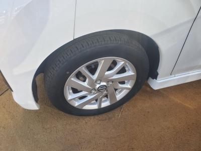 �f�C�Y�@�V�����Îԁ@�����ʲ��د�ނ�V�̗p�����޲�ޡ�V�^�ݼ��&CVT�ŔR���28.6km/L������������޻޲݂�ʲ�������Ł��ϰ�ުݼ���ڰ����������&14�����Ё�LEDͯ��ײā����ذ&�߯�����ā��ޯ���ׁ��ñ�ݸ��Ӻ݂ق���߼�݂́���ذ����پ��TV��ETC���t���Ă��܂��