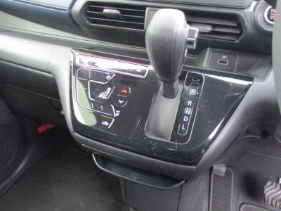 �f�C�Y�@�V�����Îԁ@�����ʲ��د�ނ�V�̗p�����V�^�޲�ޡ�V�^�ݼ��&CVT�ŔR���28.6km/L������������޻޲݂�ʲ�������Ł��ϰ�ުݼ���ڰ����������&14�����Ё�LEDͯ��ײā����ذ&�߯�����ā��ñ�ݸ��Ӻ݂ق���߼�݂́��׳����ޭ�������CD���߁�ETC���t���Ă��܂��