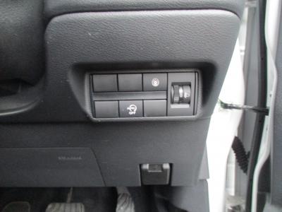 �f�C�Y�@�V�����Îԁ@�����ʲ��د�ނ�V�̗p�����V�^�޲�ޡ�V�^�ݼ��&CVT�ŔR���28.6km/L������������޻޲݂�ʲ�������Ł��ϰ�ުݼ���ڰ����������&14�����Ё�LEDͯ��ײā����ذ&�߯�����ā��ñ�ݸ��Ӻ݂ق���߼�݂́��׳����ޭ�������CD���߁�ETC���t���Ă��܂��