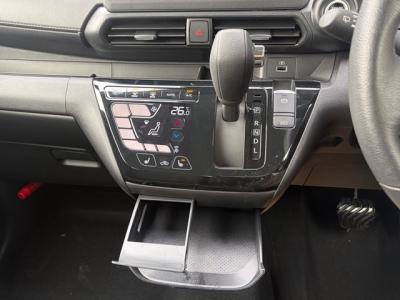 �f�C�Y�@�V�����Îԁ@R5�N9����ϲ��݂��O������߰���Ђ��޻޲݂�ύX���Č���^�ɡ�����ʲ��د�ނ�CVT�ŔR���WLTC23.3km/L��l�C��ʲ������(�V��184.9���~)�ő����́��ϰ�ުݼ���ڰ��C�Ű�����&14�����Ё�LEDͯ��ײā����ذ&�߯�����ā��׳����ޭ��������ñ�ݸ��Ӻ݂Ȃǡ��߼�ݶװ�́��߰�°�݂ł�!