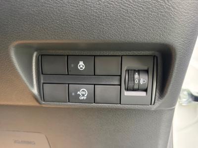 �f�C�Y�@�V�����Îԁ@R5�N9����ϲ��݂��O������߰���Ђ��޻޲݂�ύX���Č���^�ɡ�����ʲ��د�ނ�CVT�ŔR���WLTC23.3km/L��l�C��ʲ������(�V��184.9���~)�ő����́��ϰ�ުݼ���ڰ��C�Ű�����&14�����Ё�LEDͯ��ײā����ذ&�߯�����ā��׳����ޭ��������ñ�ݸ��Ӻ݂Ȃǡ��߼�ݶװ�́��߰�°�݂ł�!