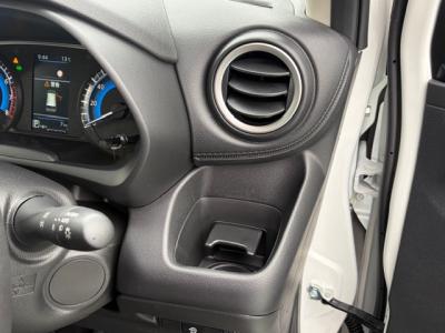 �f�C�Y�@�V�����Îԁ@R5�N9����ϲ��݂��O������߰���Ђ��޻޲݂�ύX���Č���^�ɡ�����ʲ��د�ނ�CVT�ŔR���WLTC23.3km/L��l�C��ʲ�������ő����́��ϰ�ުݼ���ڰ��C�Ű�����&14�����Ё�LEDͯ��ײā����ذ&�߯�����ā��׳����ޭ��������ñ�ݸ��Ӻ݂Ȃǡ��߼�ݶװ�́��߰��ܲĂł�!