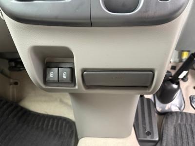 �m�u�P�O�O�N���b�p�[�@�V�����Îԁ@���ب�̓��Y�š4�����ςƽ����ؑւ����߰����4WD�̑g���킹��㋉��ڰ��GX�ɂ́��ϰ�ުݼ���ڰ���VDC������h�~����ײ�޼���׽����ڽ��������ܰ����ށ��d���i�[�ޱ�װ��̧��د���Đ��n��CD���߂Ȃǂ̑����߼�݂́��O�����ں�t�޼���ٰ��װ��HIDײā�ETC���ޱ�޲�ް�t!