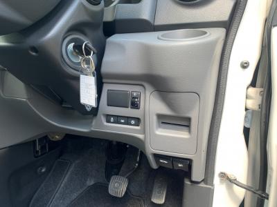 muQOOolbg@VÎԁ@EŔ̔NV200BFFڲĂ1.6L޿ݴݼ݂𓋍ځB׎183mmŤ1Իނ̍ɐςݍ\DX5l߁Íڽ݁ܽÁABSܲ߰ق߼݂́ܰށذށޯׁETCȂǂtĂ܂B