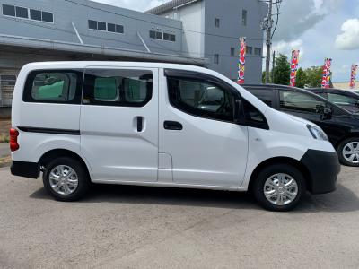 muQOOolbg@VÎԁ@EŔ̔NV200BFFڲĂ1.6L޿ݴݼ݂𓋍ځB׎183mmŤ1Իނ̍ɐςݍ\DX5l߁Íڽ݁ܽÁABSܲ߰ق߼݂́ܰށذށޯׁETCȂǂtĂ܂B